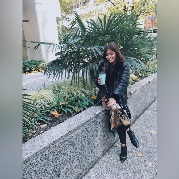 Live posh show - Picture 2 of 2